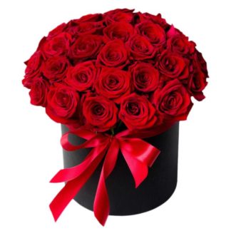 25 red roses in hatbox with delivery in Russia.